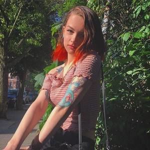 Meet your Posher, Danyelle